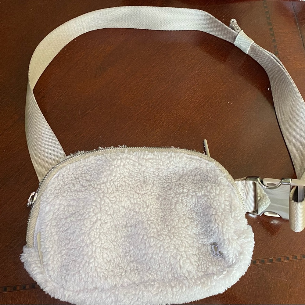 Lululemon Sherpa Everywhere Belt Bag